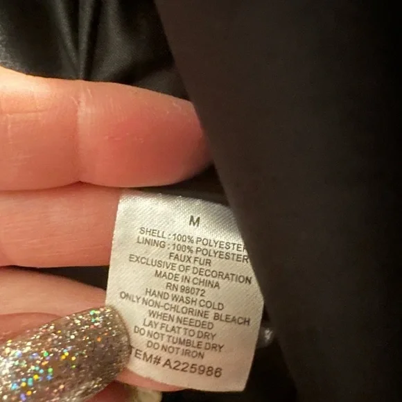 Joan Rivers Gorgeous Black w/Sequins Faux Fur Vest Size M NWOT - Picture 7 of 9